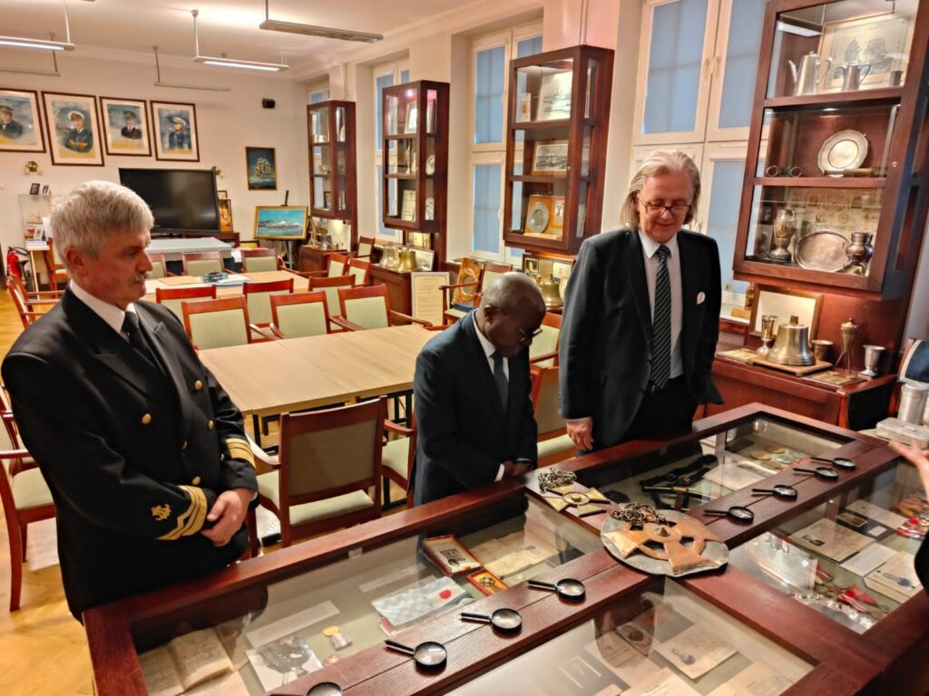 Embaixador de Angola na Polonia no museu da Universidade Marítima de Gdynia,