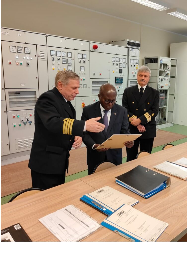 Embaixador de Angola na Polonia no lavoratoium da Universidade Marítima de Gdynia,